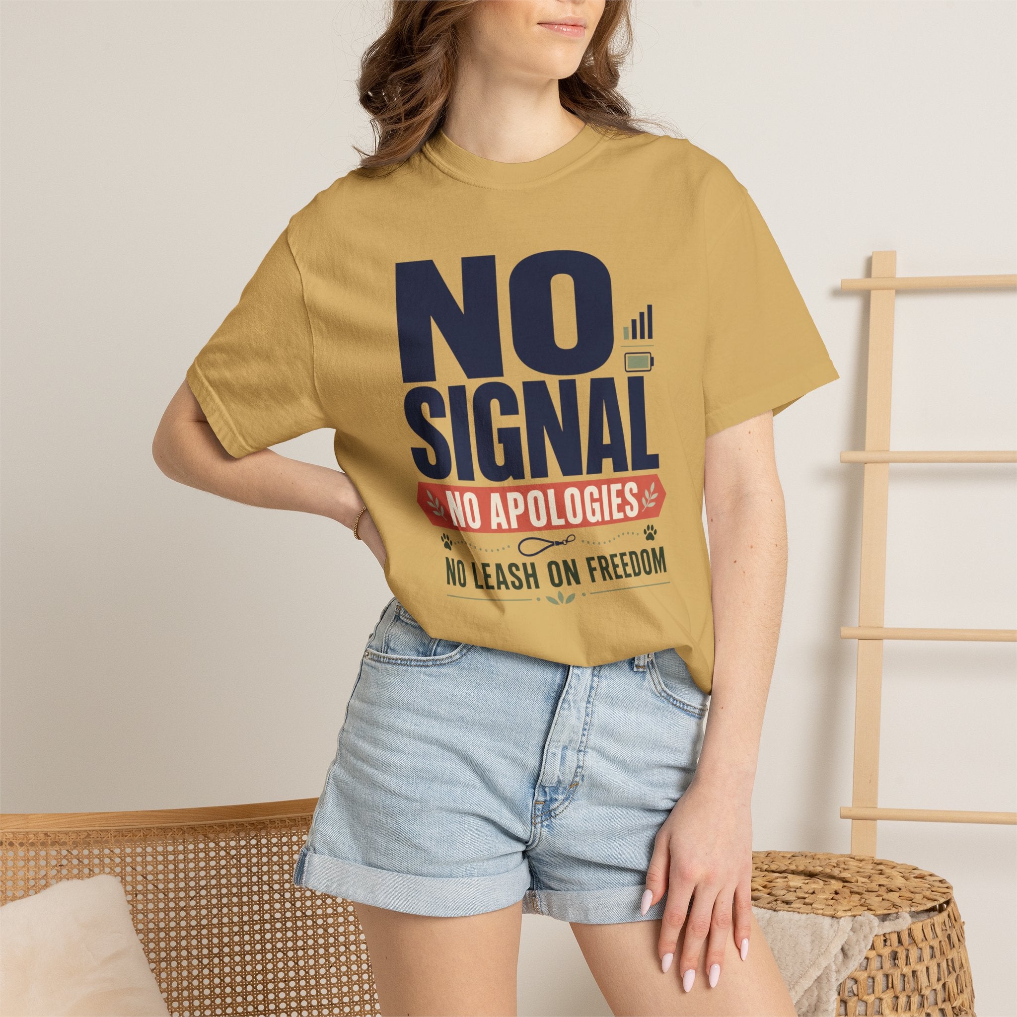 No Signal No Apologies No Leash On Freedom - T-Shirt