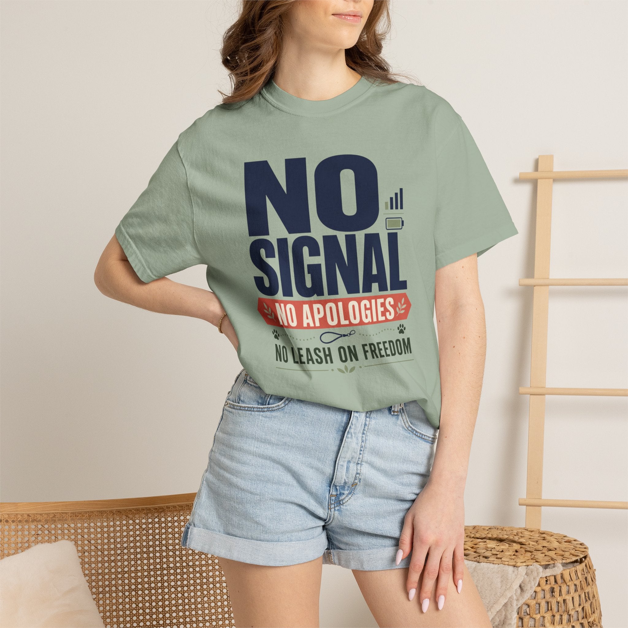 No Signal No Apologies No Leash On Freedom - T-Shirt