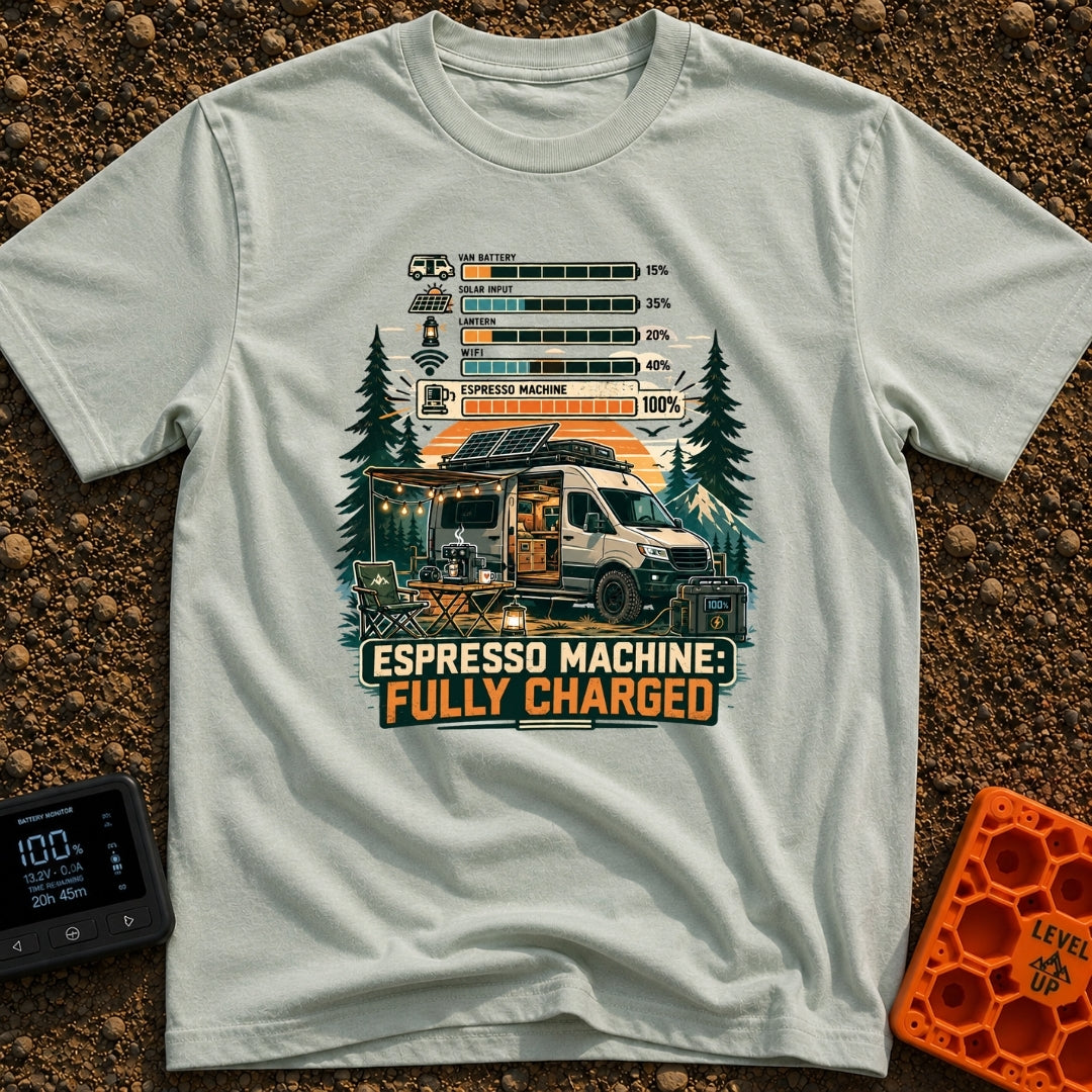 Espresso Fully Charged - T-Shirt in Bay - A camper van with roof-mounted solar panels is parked in a mountain forest...