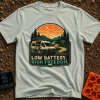 Dead Phone Live Free - T-Shirt in Bay - An illustration of a camper van parked on a winding dirt mountain road with its...