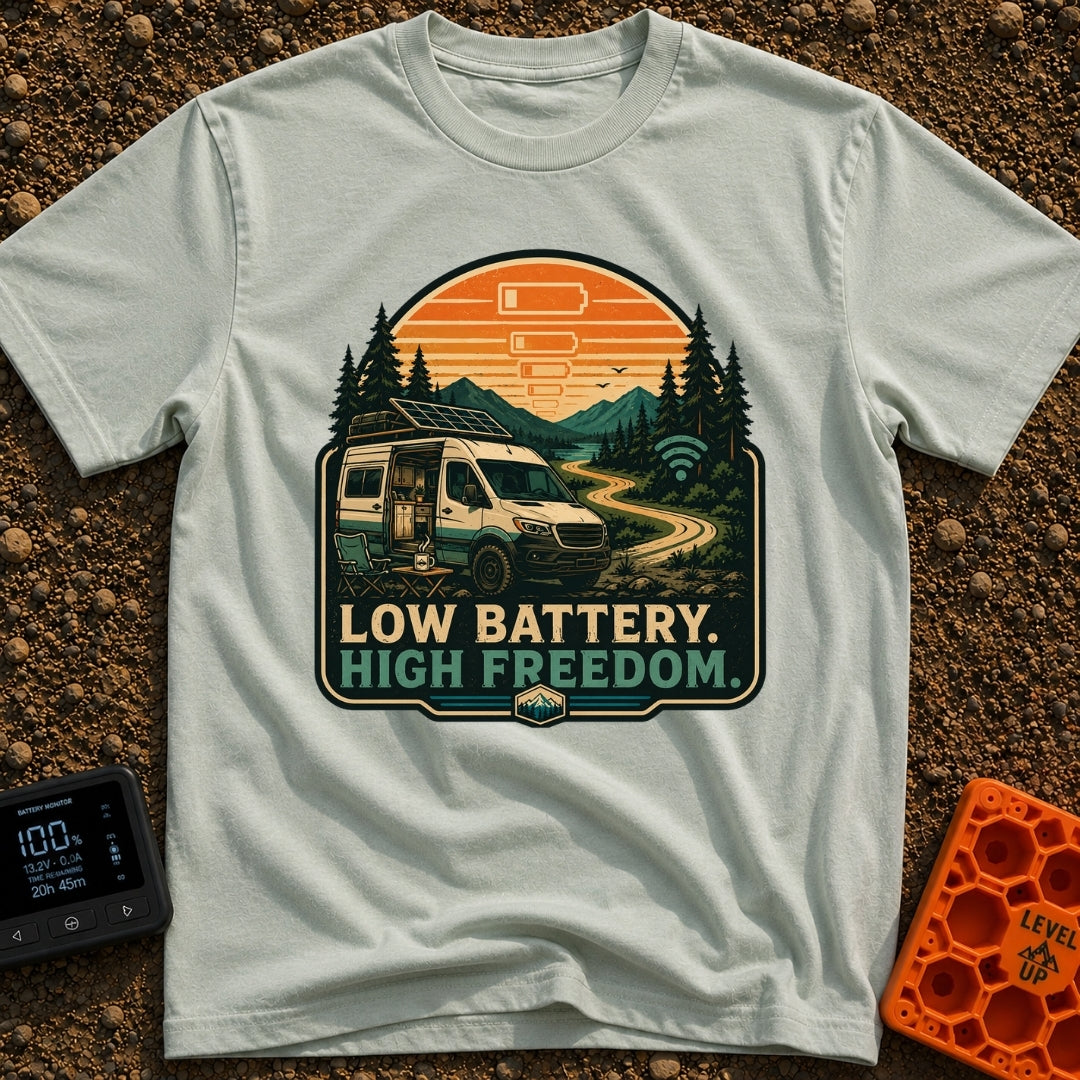Dead Phone Live Free - T-Shirt in Bay - An illustration of a camper van parked on a winding dirt mountain road with its...