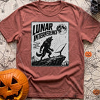 Bad Moon Reception - T-Shirt in Brick - A black and white distressed illustration of a werewolf standing on a rocky cliff...