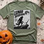 Bad Moon Reception - T-Shirt in Moss - A black and white distressed illustration of a werewolf standing on a rocky cliff...