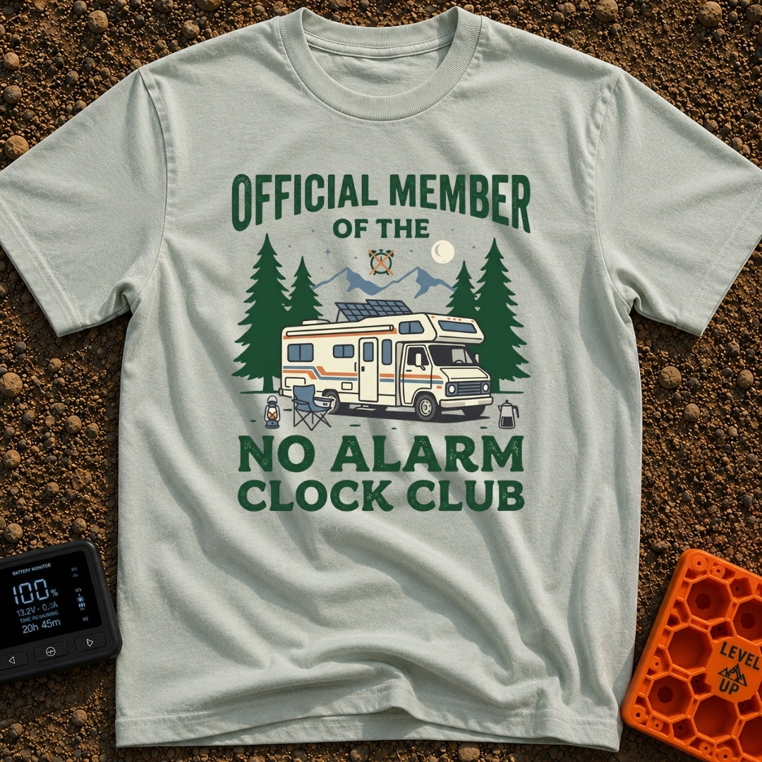 No Alarm Clock Club - T-Shirt in Bay - A Class C motorhome parked in front of pine trees and mountains with solar panels...