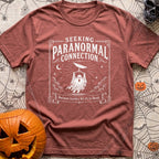 I Want To Connect - T-Shirt in Brick - A vintage-style white line-art illustration of a ghost holding up a rectangular...