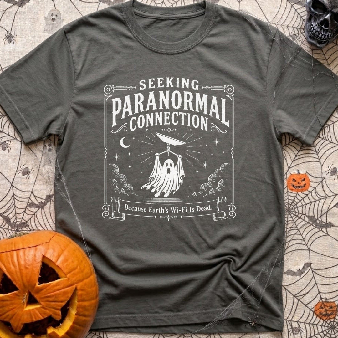 I Want To Connect - T-Shirt in Pepper - A vintage-style white line-art illustration of a ghost holding up a rectangular...