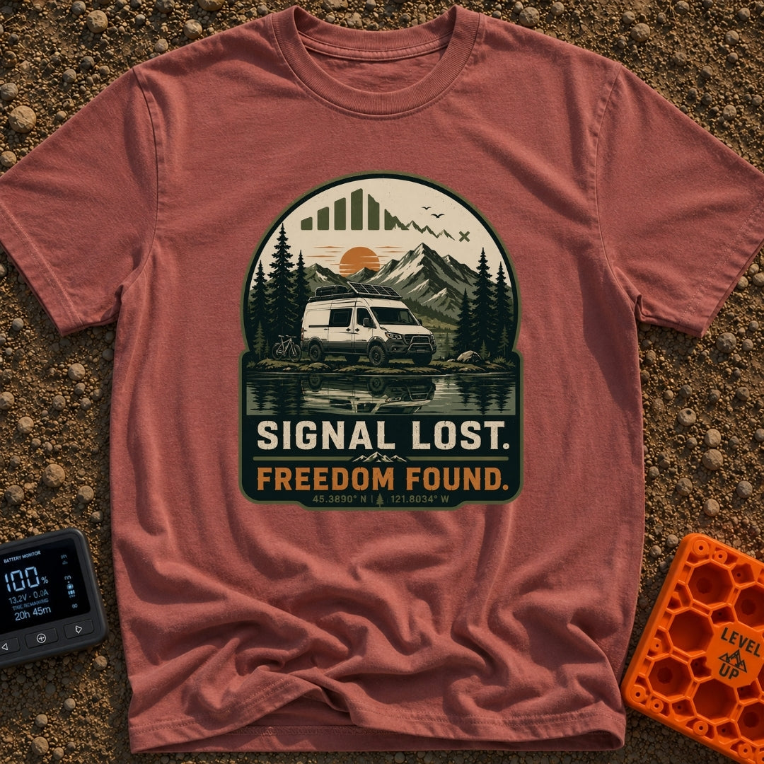 Lost Signal Found Freedom - T-Shirt in Brick - A white camper van equipped with roof-mounted solar panels and a bicycle...