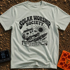 Solar Power Trip - T-Shirt in Bay - A black-and-white illustration of a rugged 4x4 camper van with roof-mounted solar...