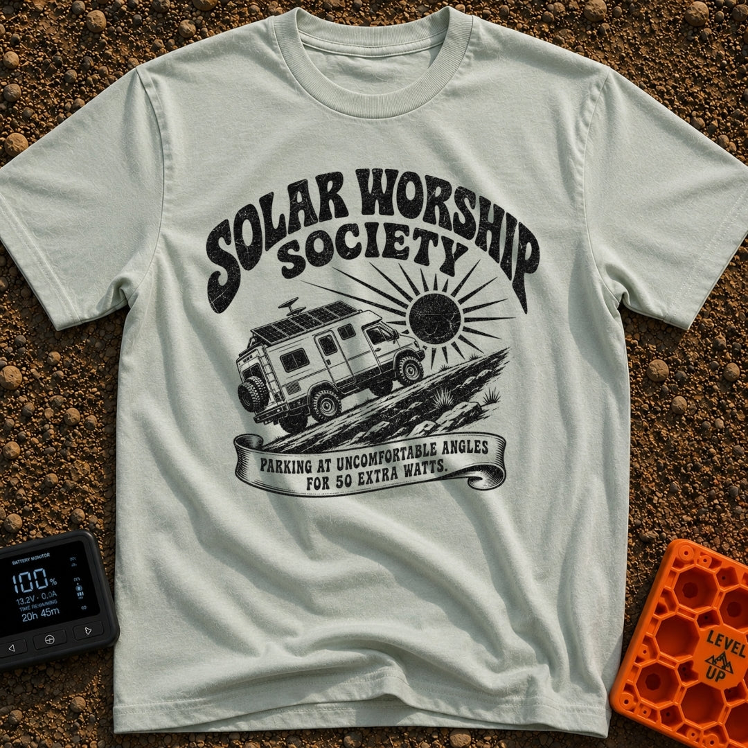 Solar Power Trip - T-Shirt in Bay - A black-and-white illustration of a rugged 4x4 camper van with roof-mounted solar...
